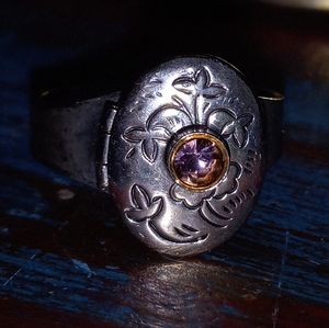 Vintage silver plated picture locket/poison ring